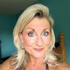 Meet your Posher, Deborah